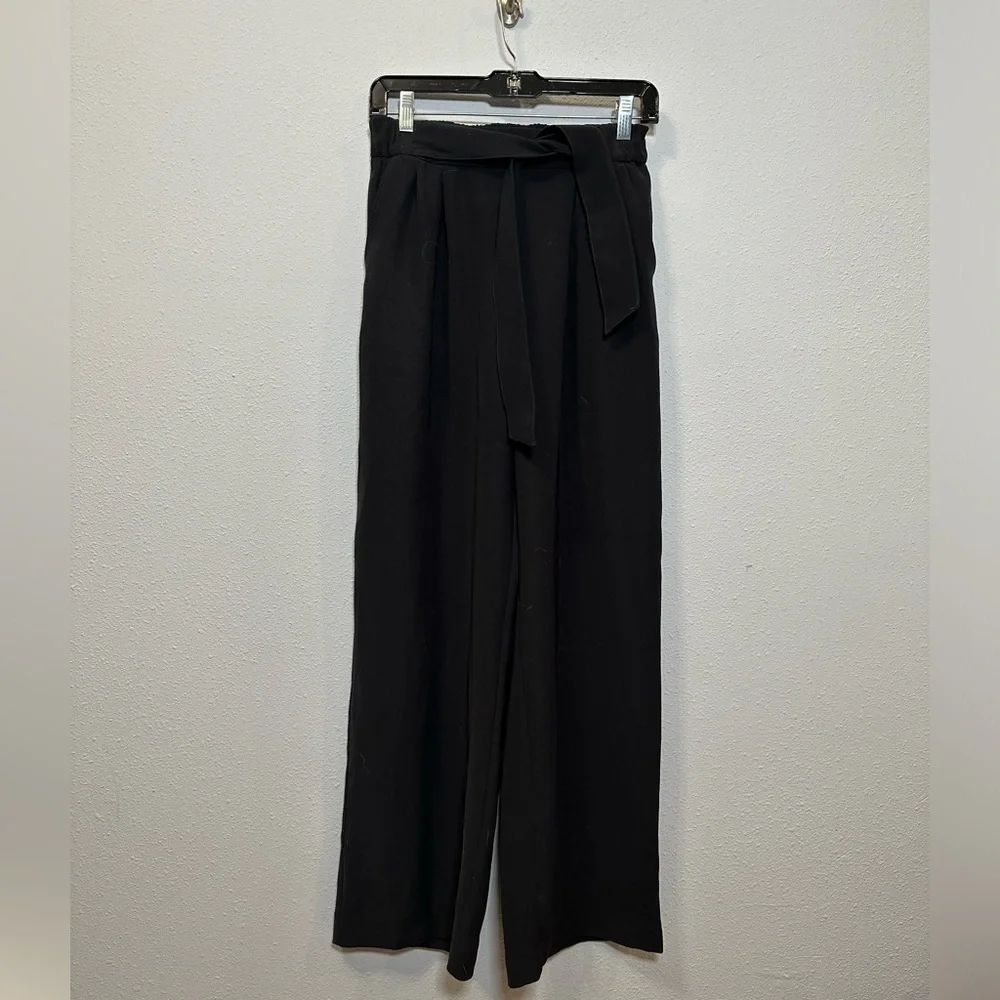 Lululemon Elegant Black Women's Pants size 6
